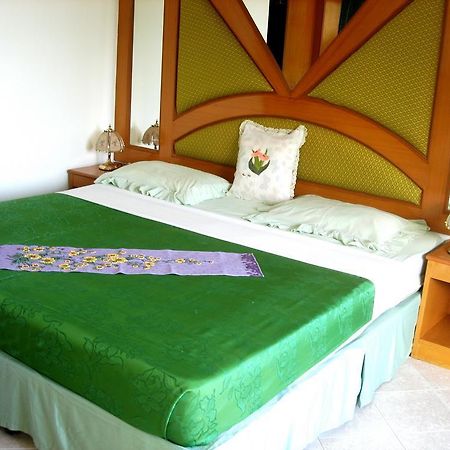 Waree'S Guesthouse Phuket Extérieur photo