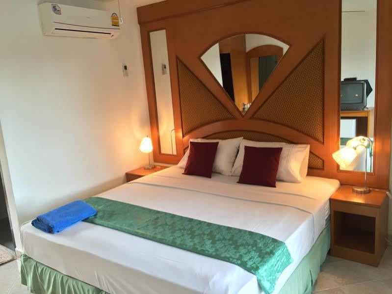 Waree'S Guesthouse Phuket Extérieur photo